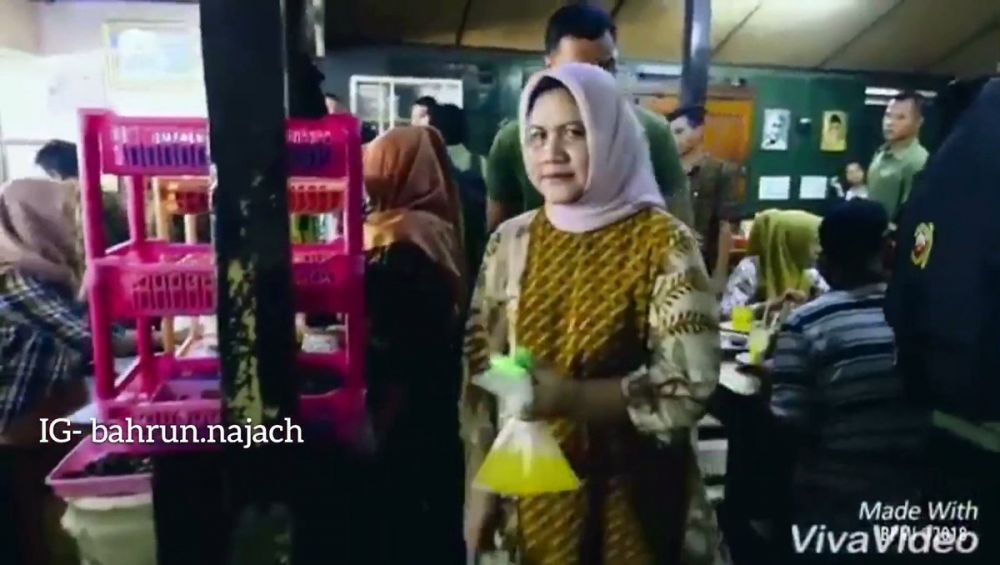 5 Potret kesederhanaan Iriana Jokowi, dari es jeruk hingga jarit
