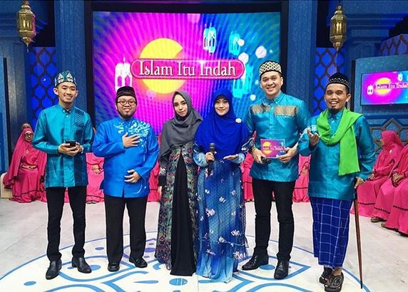 8 Foto Salmafina pakai gamis sebelum lepas hijab, pernah bercadar