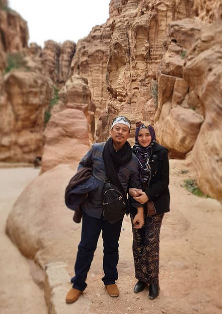 9 Momen mesra Bebi Silvana dan Opick liburan setelah menikah