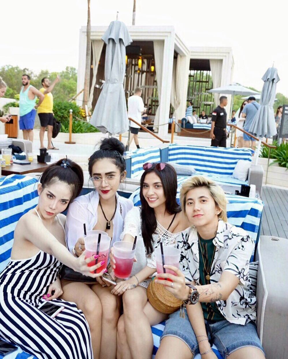 10 Gaya Vernita Syabilla disebut dekat dengan Richie Five Minutes