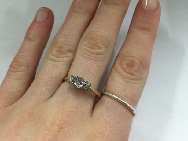 Pria ini lamar kekasih pakai cincin pinjaman, alasannya romantis