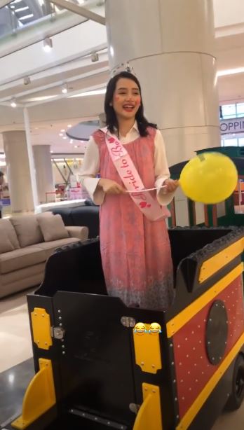 8 Momen keseruan bridal shower Kinal eks JKT48, acaranya di mal