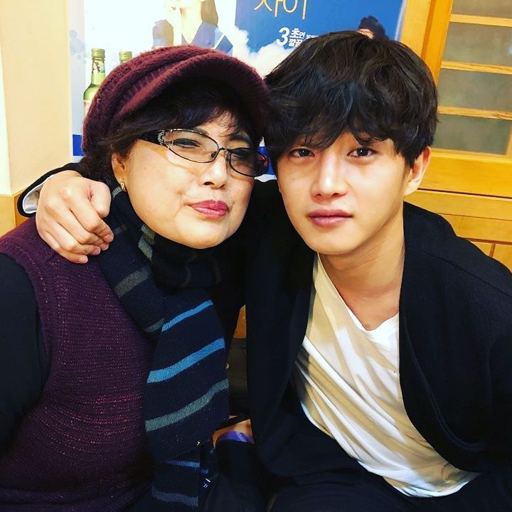 Jarang terekspos, ini potret kedekatan 9 seleb Korea bareng ibu