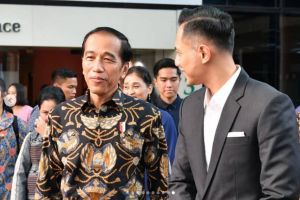 Jokowi jenguk Ani Yudhoyono di Singapura, disambut AHY & Hatta Rajasa