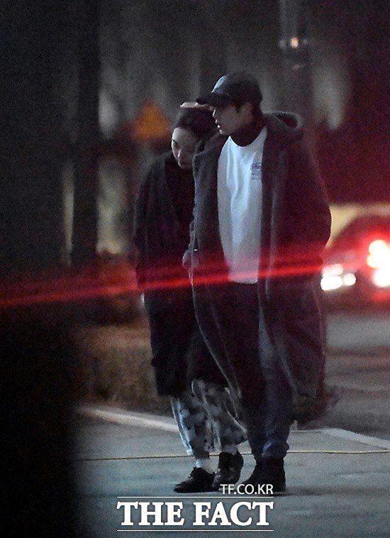 Jo Byung-gyu & Kim Bo-ra resmi pacaran, ini 10 potret kencan manisnya