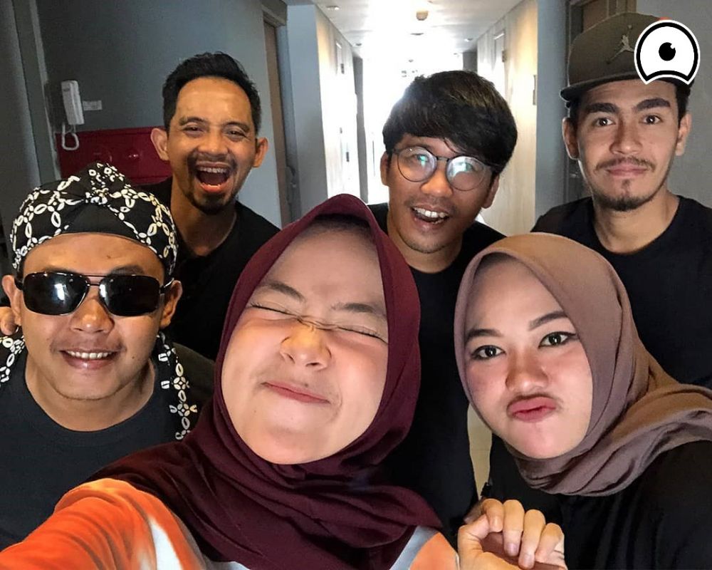 10 Pose konyol Nissa Sabyan, ekspresinya beda dengan di panggung