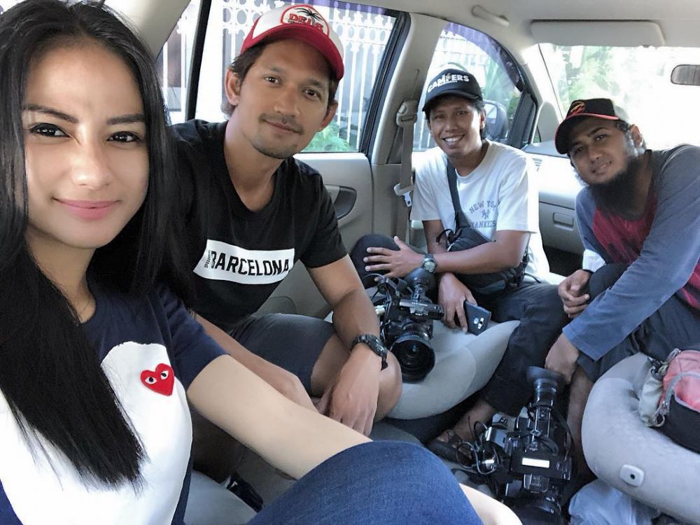 10 Potret Bella Luna saat syuting, dari sinetron hingga presenter