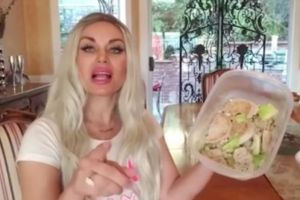 Dipercaya jadi obat kanker, wanita ini makan serangga hidup-hidup