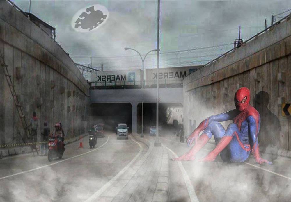 10 Foto editan lucu superhero beraksi di Indonesia, konyol abis