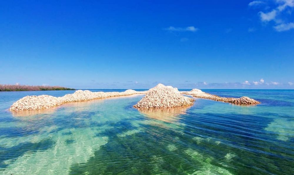 Pulau ini terbuat dari jutaan cangkang keong, ini 10 potretnya