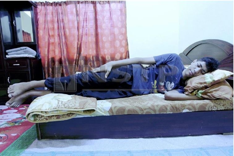 Kisah Azli Hisyam, pria tertinggi di Malaysia dengan 220 cm