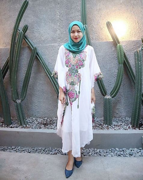 11 Gaya Eriska Nakesya berhijab, si cantik pacar baru Young Lex