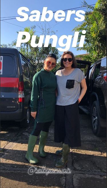 8 Momen Krisdayanti bersihkan sungai, busananya tuai kritik