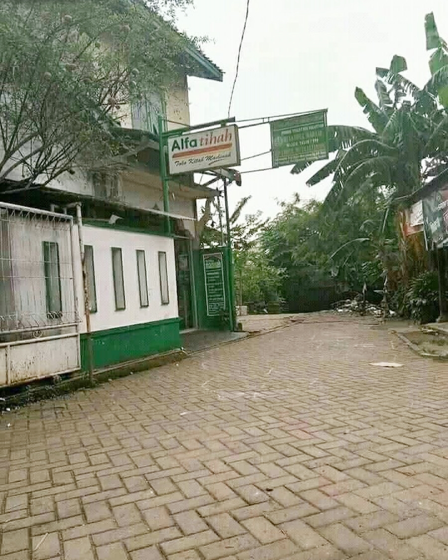 12 Papan nama tempat usaha ini kocaknya bikin mikir dua kali