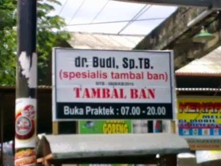 12 Papan nama tempat usaha ini kocaknya bikin mikir dua kali