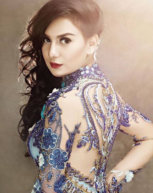 6 Pesona Irish Bella pakai baju adat, anggun memesona