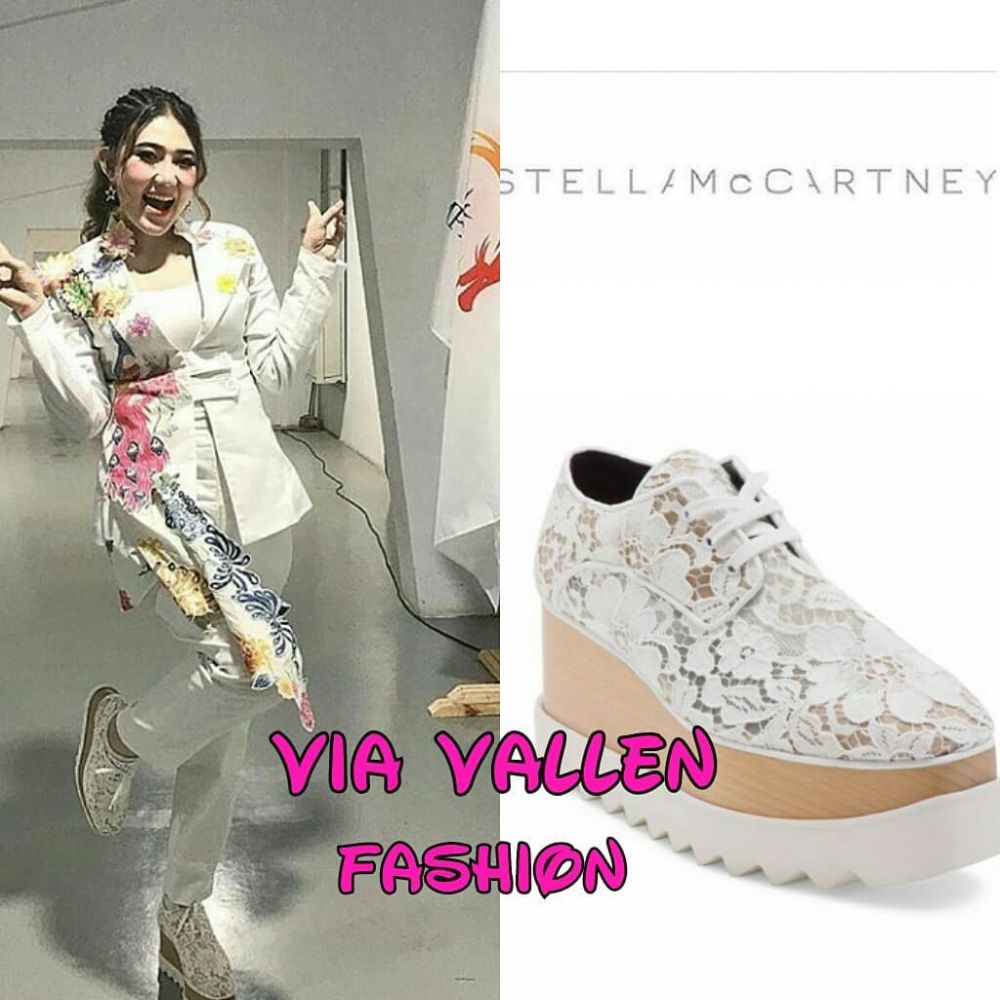 Harga 12 sneakers Via Vallen ini bikin melongo, ada setara motor