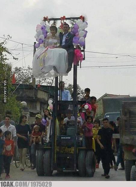 12 Momen absurd pengantin ini bikin ngakak