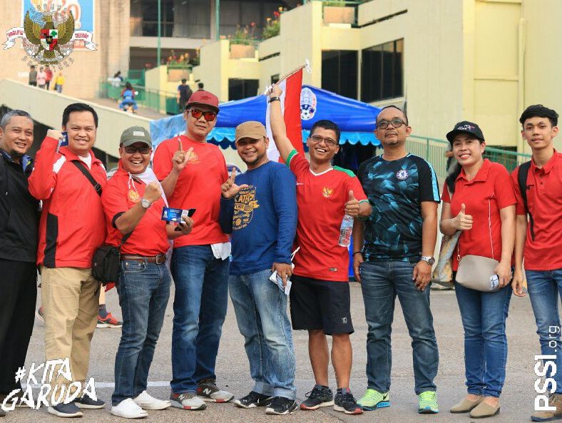 10 Potret totalitas suporter dukung Timnas U-22 di Pnom Penh