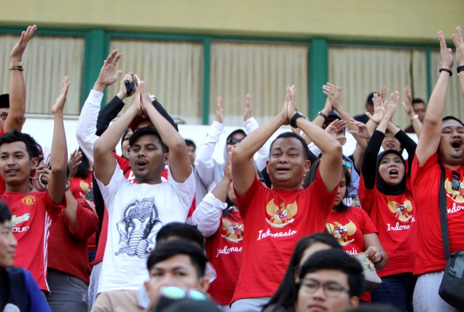 10 Potret totalitas suporter dukung Timnas U-22 di Pnom Penh
