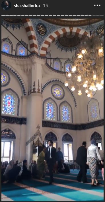 7 Potret suasana Masjid Camii jelang akad nikah Syahrini & Reino