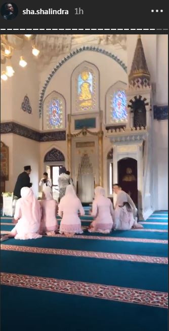 7 Potret suasana Masjid Camii jelang akad nikah Syahrini & Reino