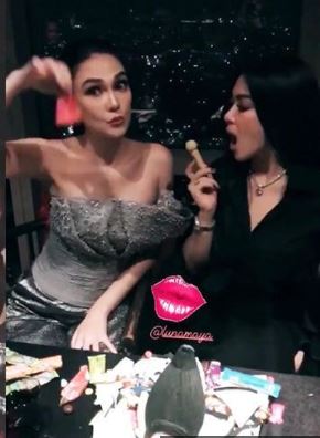 7 Potret kenangan keakraban Syahrini dan Luna Maya