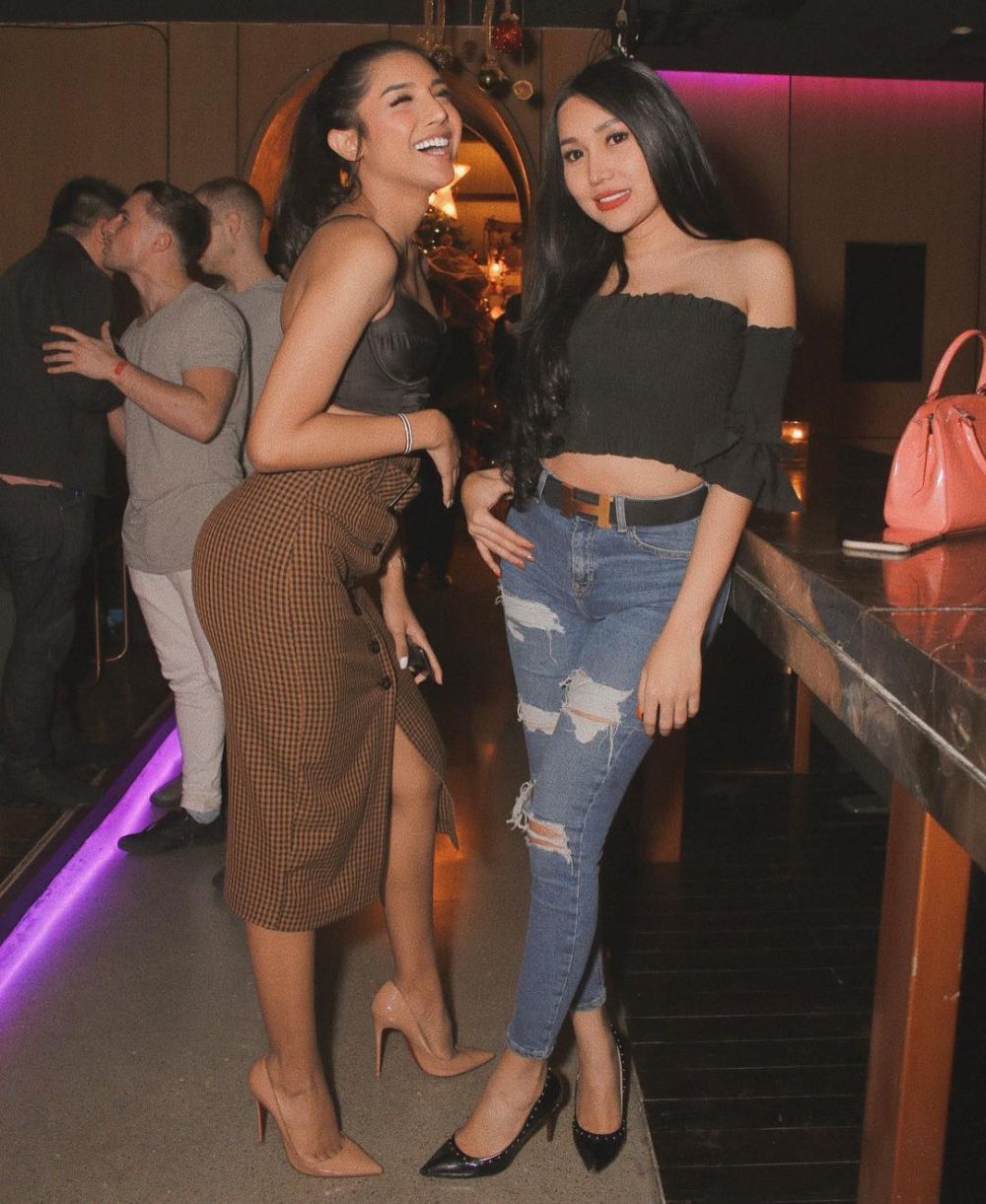 10 Potret kedekatan Lucinta Luna & Millen Cyrus, selalu kompak