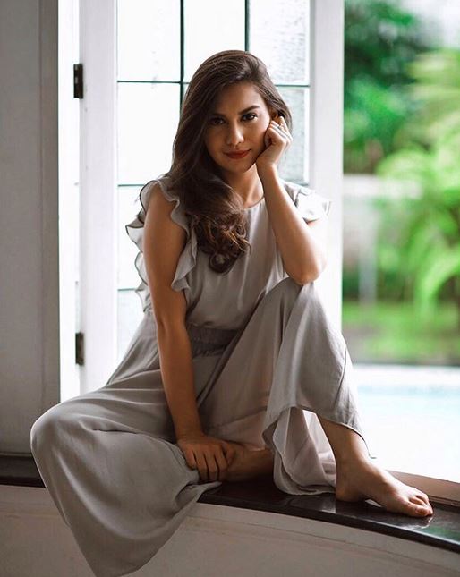 6 Seleb disebut-sebut merebut pasangan sahabat sendiri