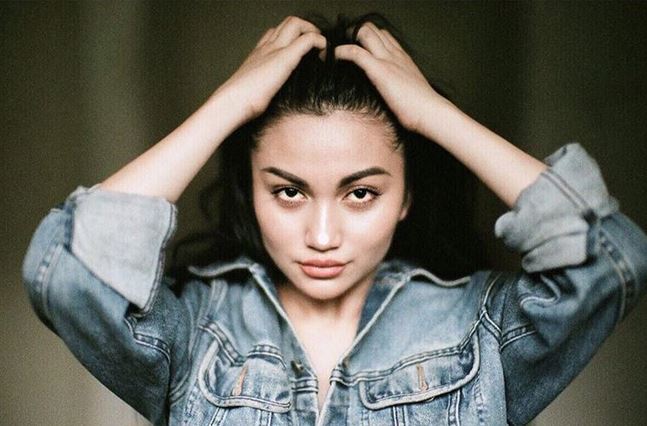 6 Seleb disebut-sebut merebut pasangan sahabat sendiri