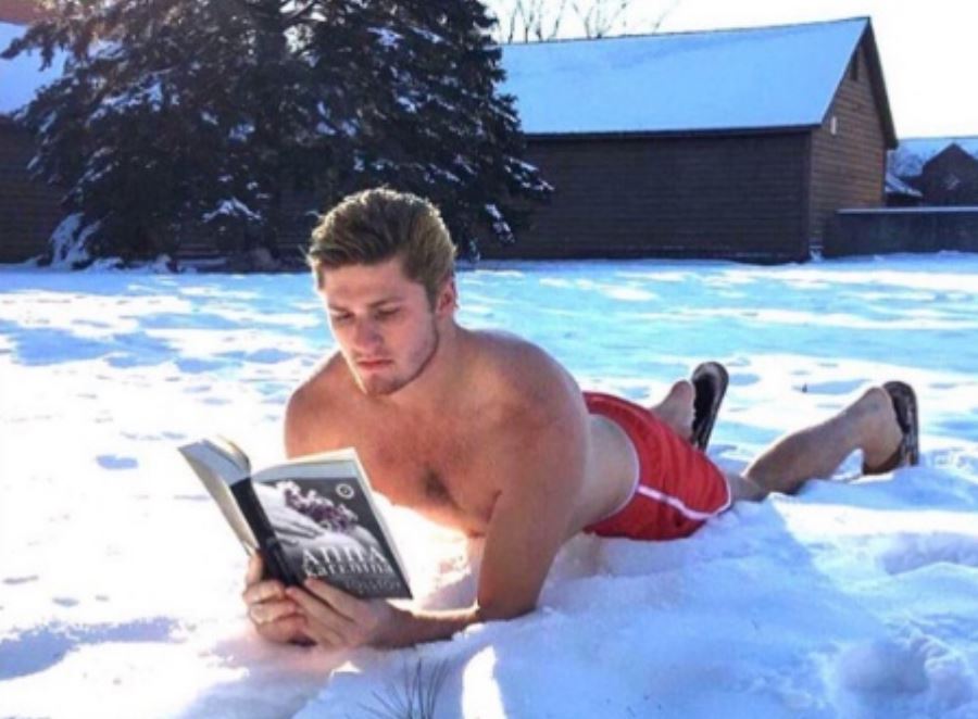 25 Potret cowok berpose layaknya cewek ini bikin ketawa