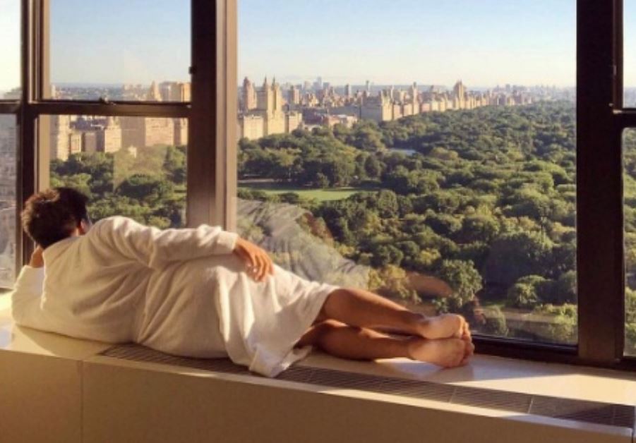 25 Potret cowok berpose layaknya cewek ini bikin ketawa