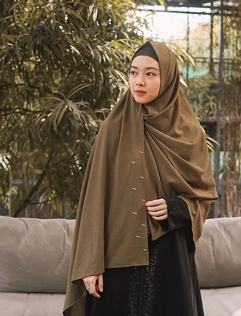 10 Penampilan terbaru Lindswell Kwok pakai gamis, makin memesona