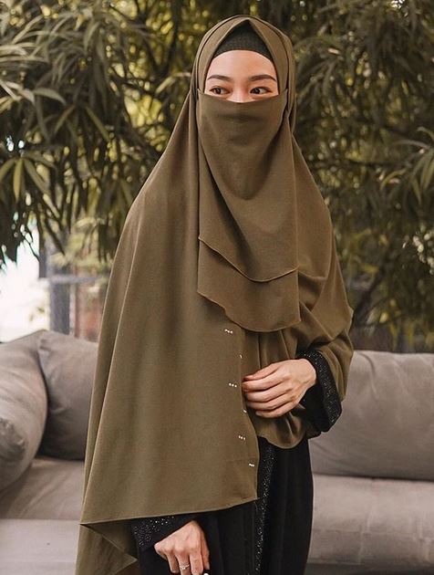 10 Penampilan terbaru Lindswell Kwok pakai gamis, makin memesona