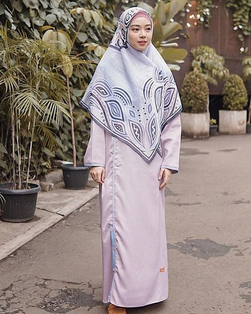 10 Penampilan terbaru Lindswell Kwok pakai gamis, makin memesona