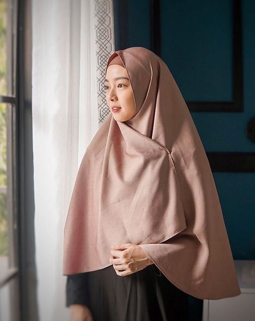 10 Penampilan terbaru Lindswell Kwok pakai gamis, makin memesona