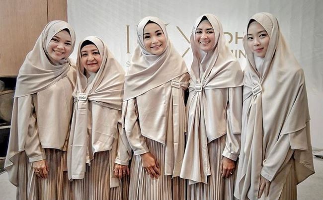 10 Penampilan terbaru Lindswell Kwok pakai gamis, makin memesona