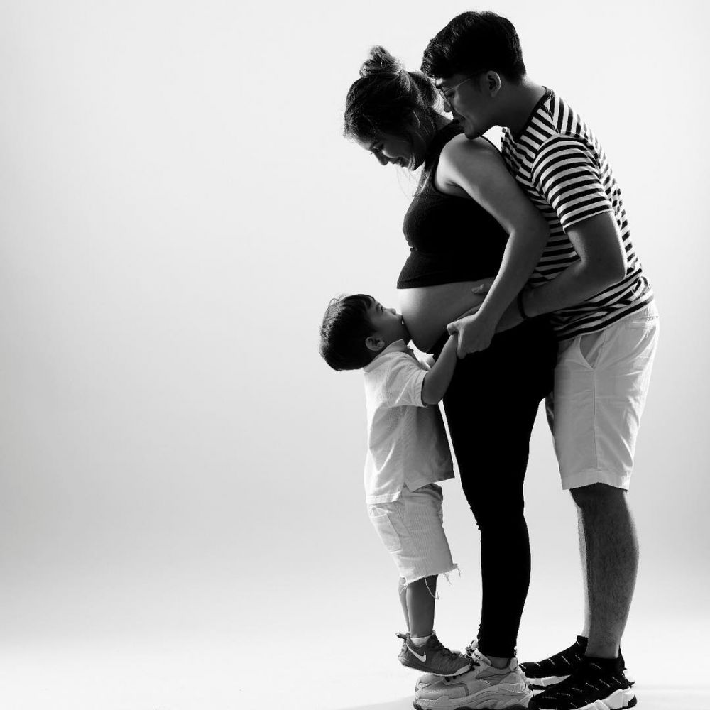 5 Inspirasi pemotretan maternity seleb bertema olahraga, unik