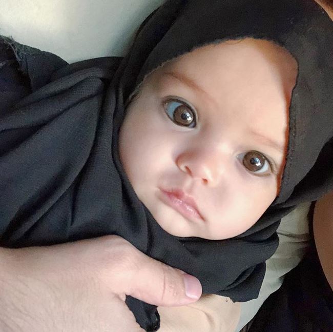 10 Foto anak Hamidah-Irvan Farhad pakai hijab, imutnya kebangetan