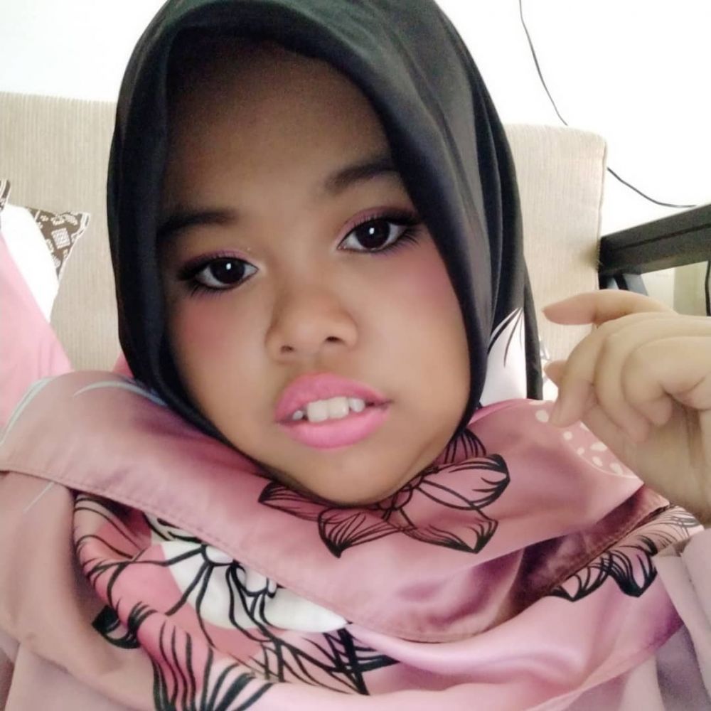 10 Potret terbaru Rahmawati Kekeyi, buktikan sudah mahir makeup