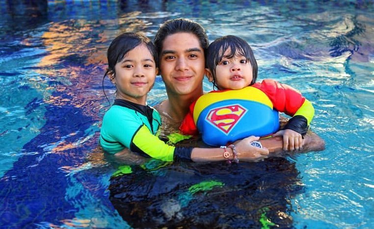 8 Momen kedekatan Safeea dan Al Ghazali, kakak idaman banget