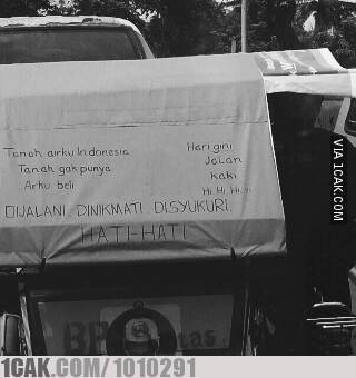 12 Tulisan lucu di belakang becak ini bikin ngakak