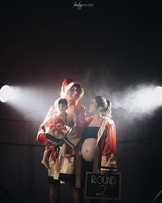 10 Potret maternity anak kedua Putri Titian, bertema petinju