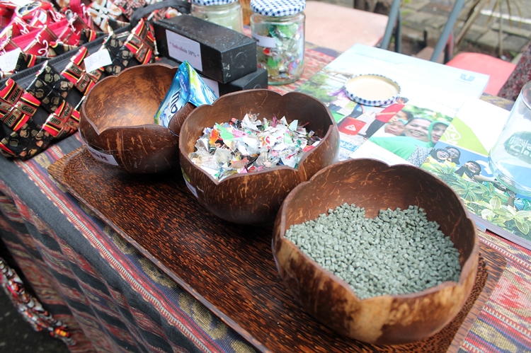 Begini cara cerdas memanfaatkan sampah plastik, mulai dari hal kecil