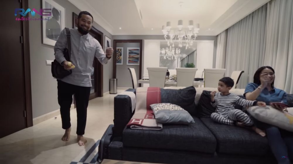 10 Penampakan apartemen mewah Zaskia Sungkar, elegan abis