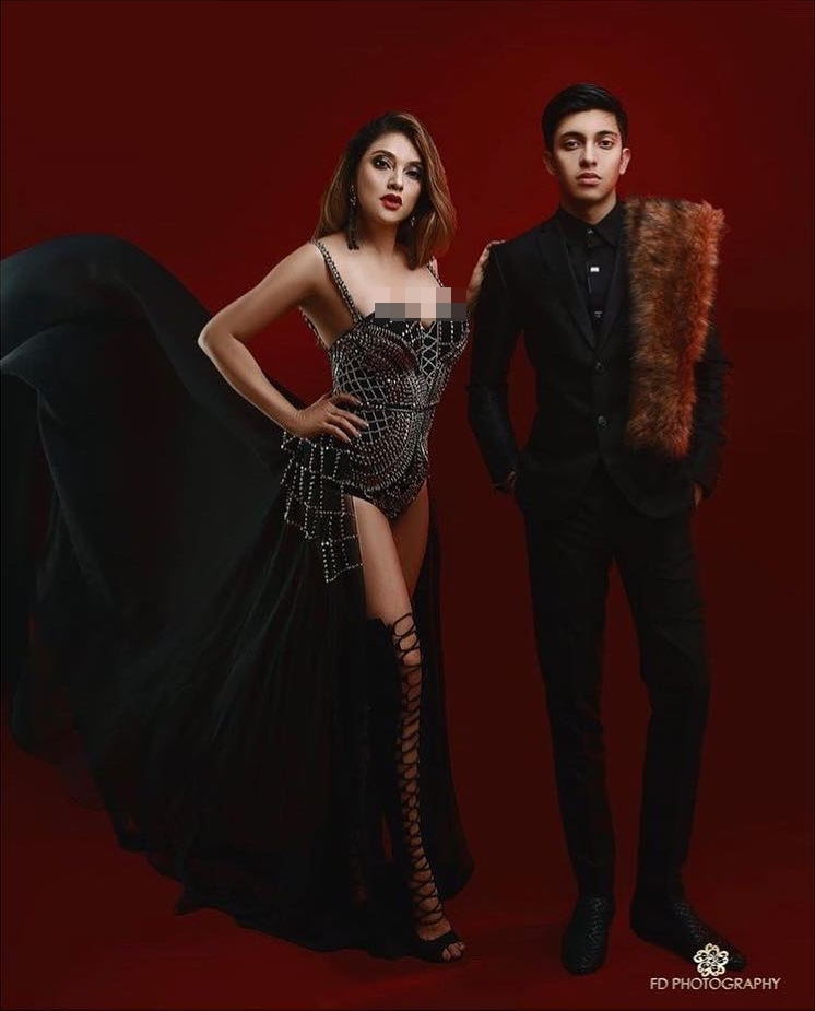 7 Gaya pemotretan Sarah Azhari & putranya, bak sepasang kekasih