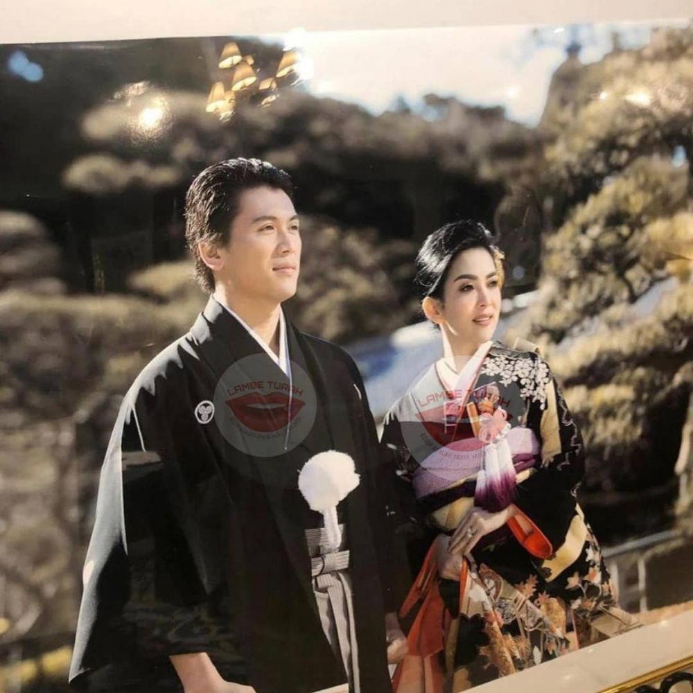 Senyum semringah Syahrini-Reino berbalut kimono, jadi foto prewed?