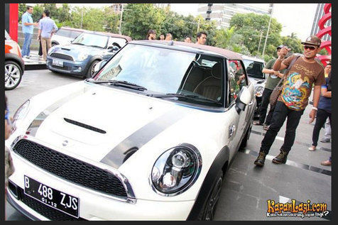 7 Seleb ini dapat kado ultah mobil mewah, paling mahal Rp 4 M