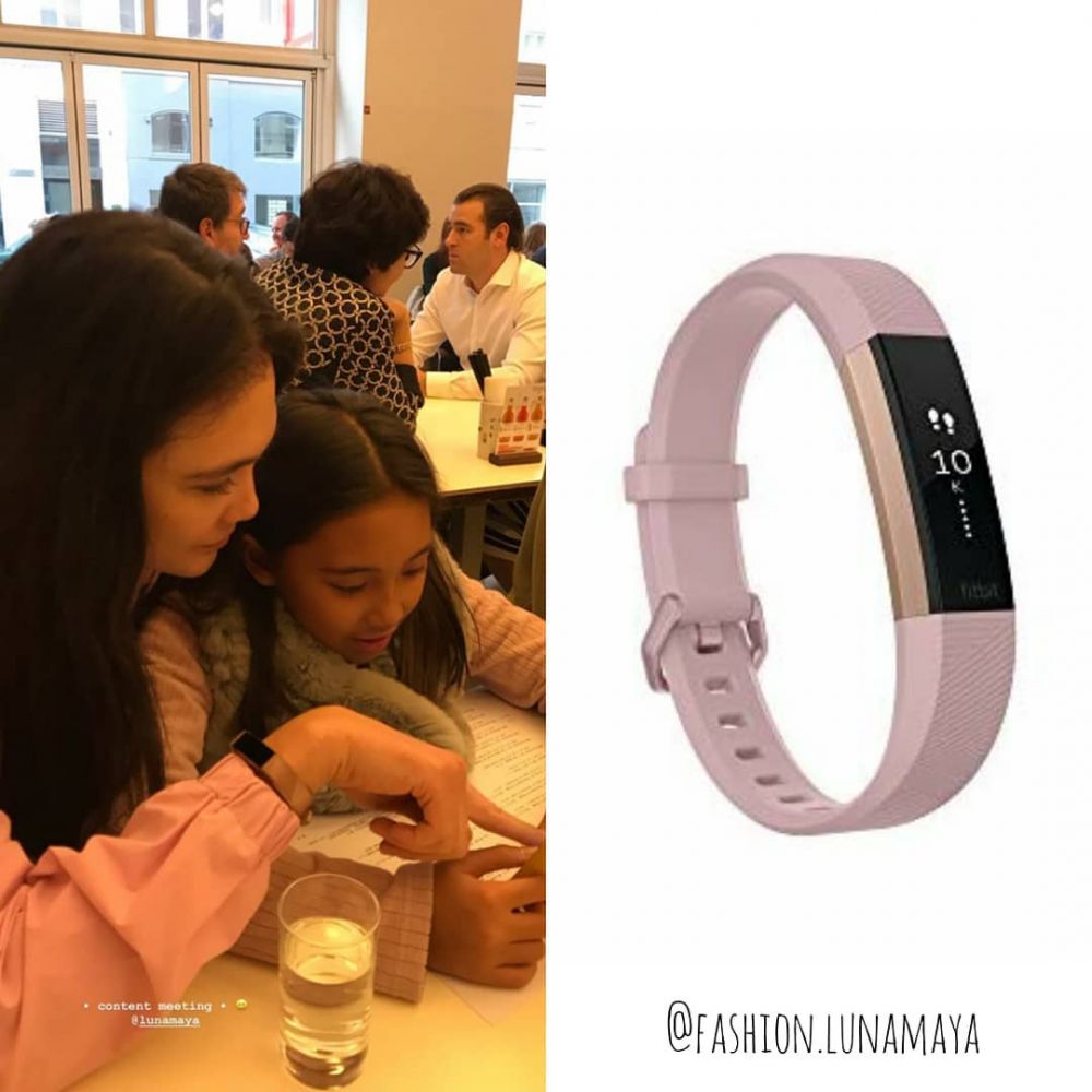 9 Koleksi jam tangan Luna Maya, ada yang bertabur berlian