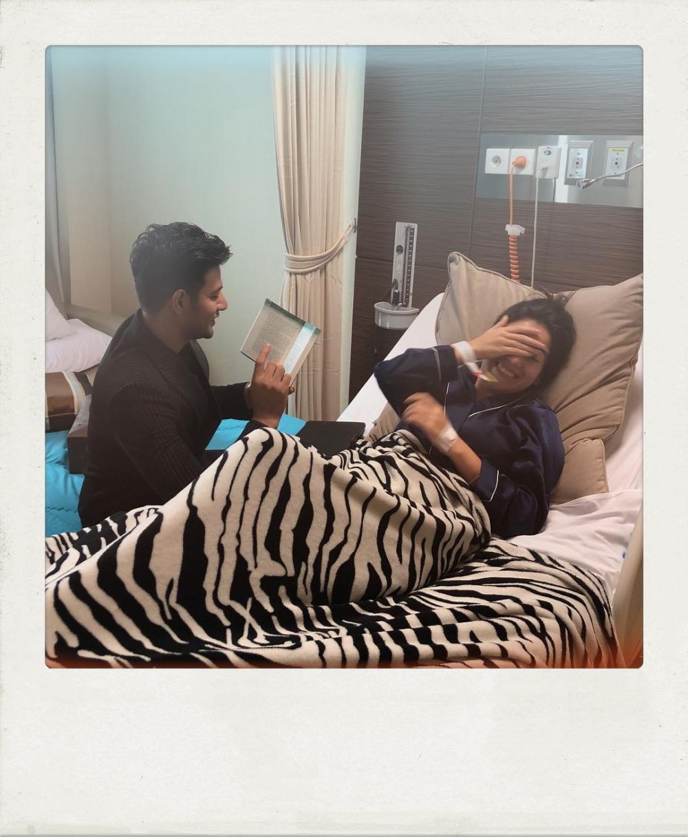 Sikap manis Ammar Zoni saat Irish Bella sakit ini bikin baper